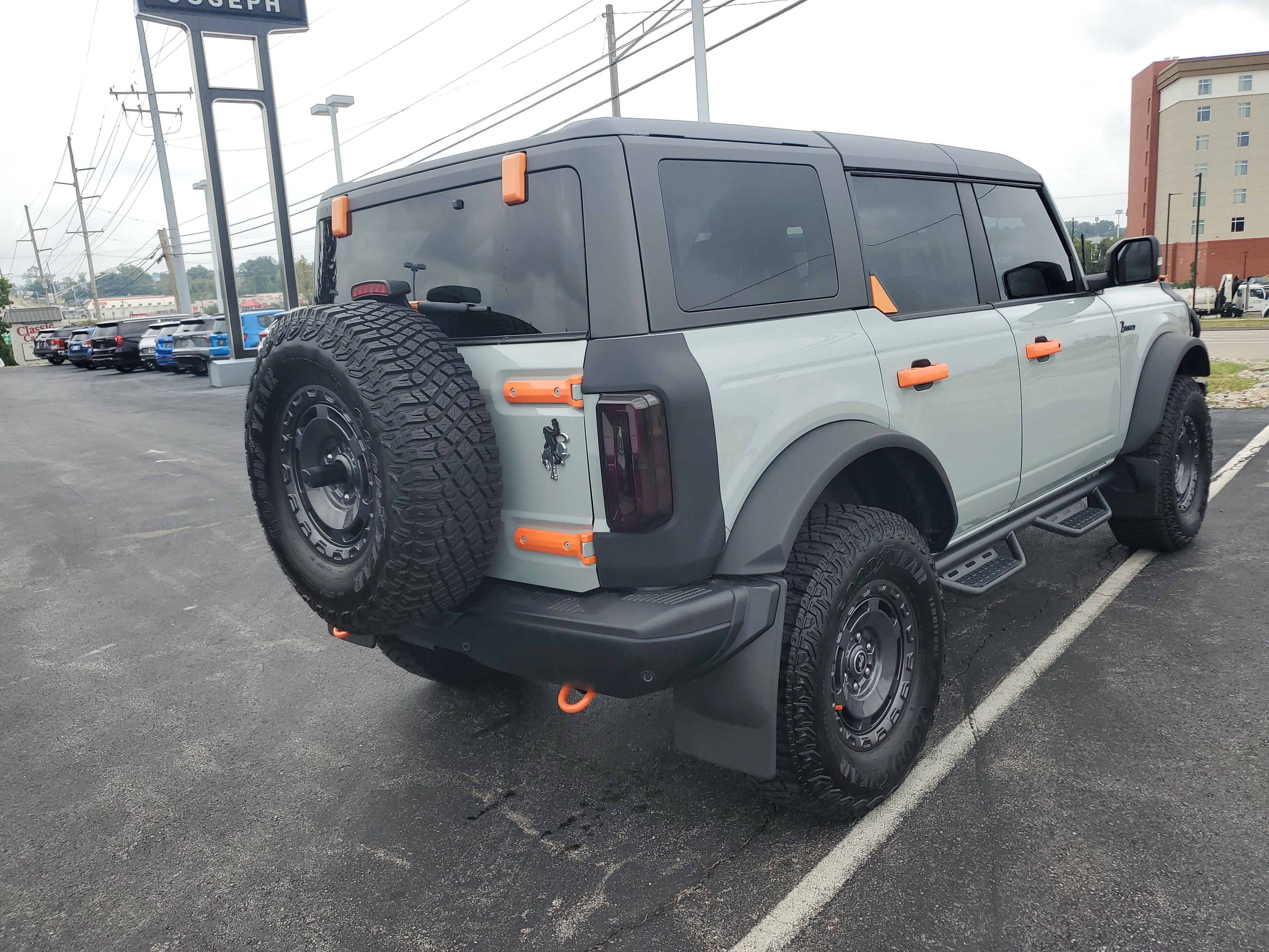 Used 2024 Ford Bronco Badlands AWD/4WD image 3