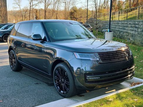 New 2025 Land Rover Range Rover Long Wheelbase SE image 10