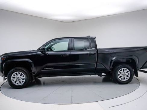 Used 2025 Toyota Tacoma SR5 AWD/4WD image 5