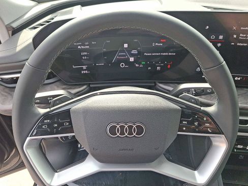 Certified 2025 Audi Q5 Premium AWD/4WD image 16