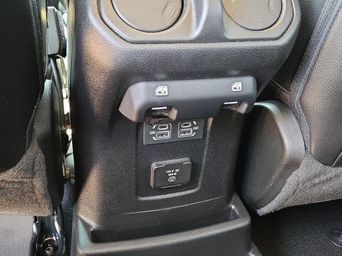 Used 2023 Jeep Wrangler Unlimited Sahara AWD/4WD image 16