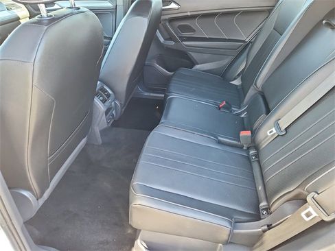 Certified 2022 Volkswagen Tiguan SE R-Line image 8