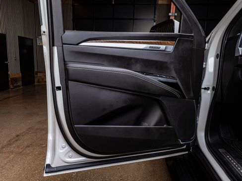 Used 2025 Cadillac Escalade ESV Sport Platinum image 39