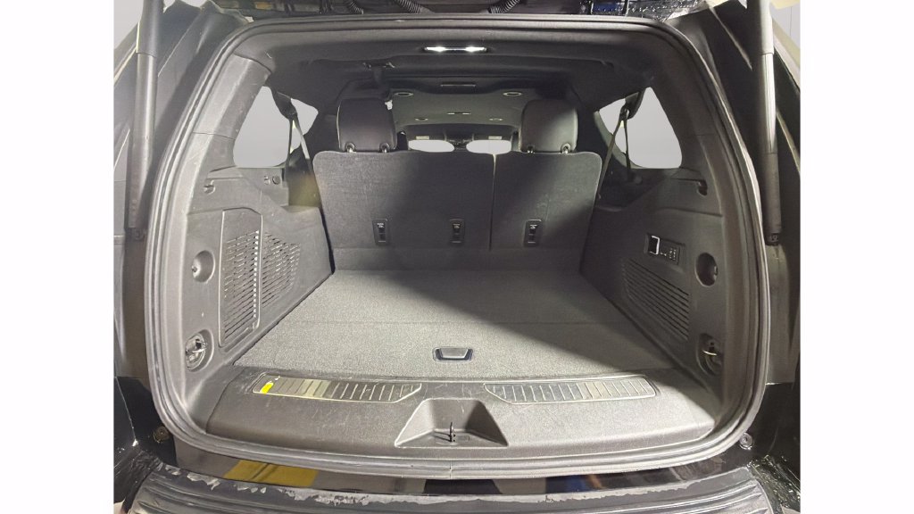 Certified 2025 Chevrolet Suburban Premier RWD image 30