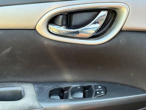 Used 2015 Nissan Sentra SV FWD image 12