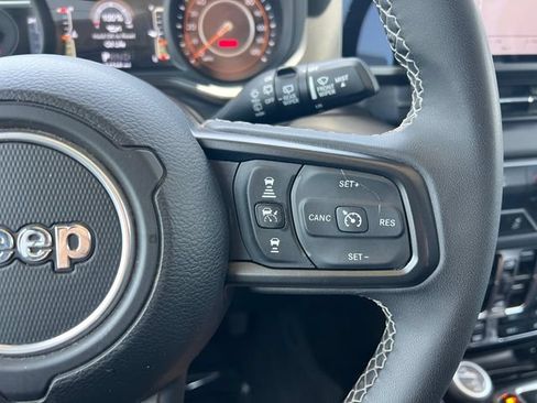 Used 2025 Jeep Wrangler Unlimited Rubicon AWD/4WD image 12