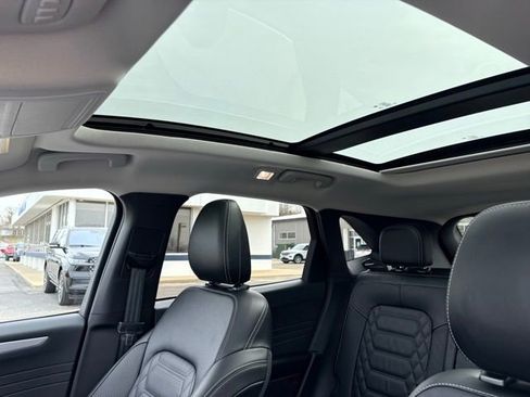 Used 2024 Ford Escape Platinum w/ Premium Technology Package image 3