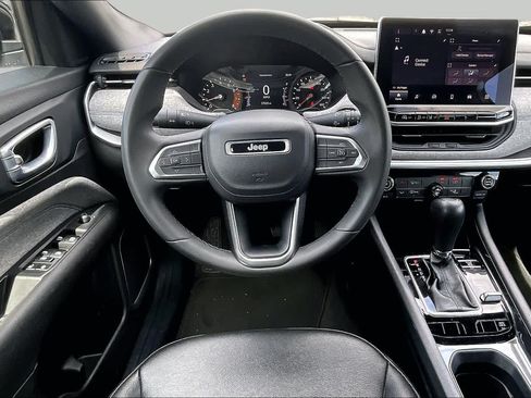 Used 2024 Jeep Compass Latitude AWD/4WD image 6