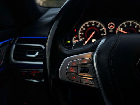 Used 2018 BMW 750i xDrive image 35