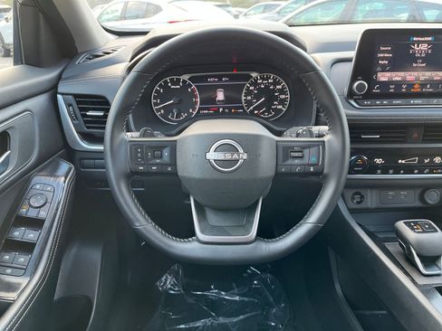 Used 2025 Nissan Rogue SV image 35