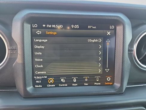 Used 2022 Jeep Wrangler Unlimited Sahara AWD/4WD image 27