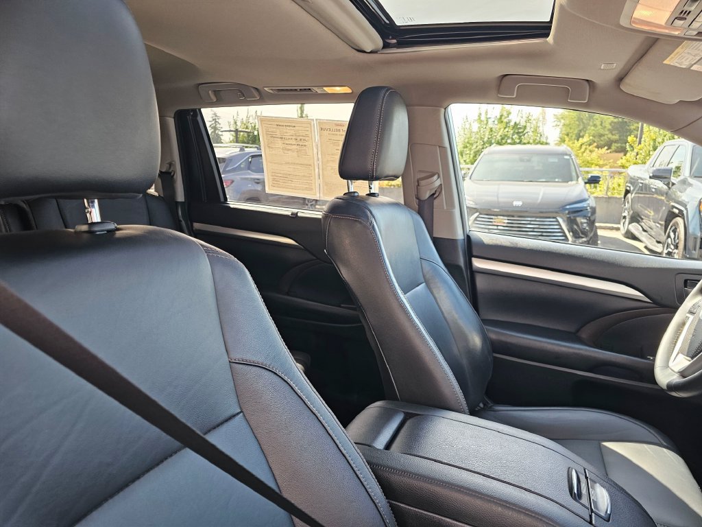 Used 2019 Toyota Highlander XLE AWD/4WD image 11