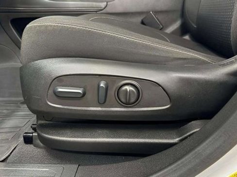 Used 2023 GMC Acadia SLE w/ Driver Convenience Package image 19