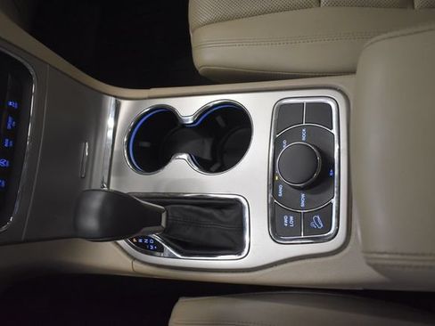 Used 2017 Jeep Grand Cherokee Limited w/ Luxury Group II AWD/4WD image 30
