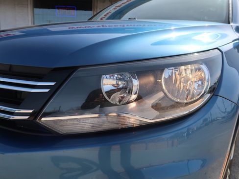 Used 2017 Volkswagen Tiguan S image 36