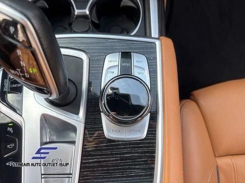 Used 2022 BMW 750Li xDrive AWD/4WD image 30