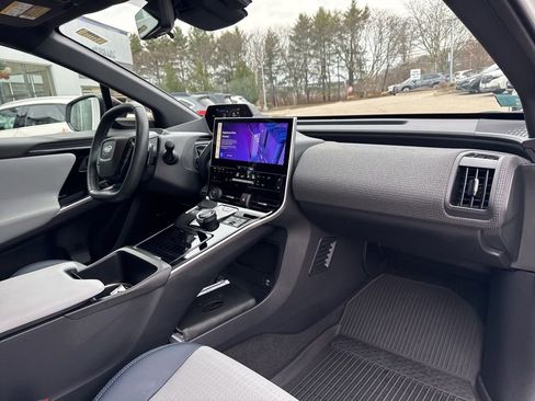 Used 2024 Subaru Solterra Touring image 9