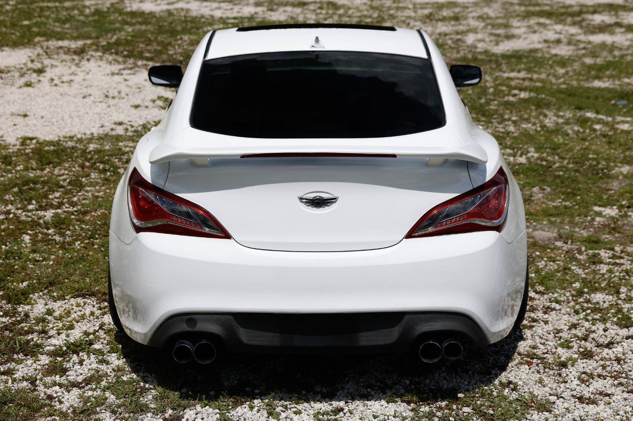 Used 2013 Hyundai Genesis 3.8 RWD image 9