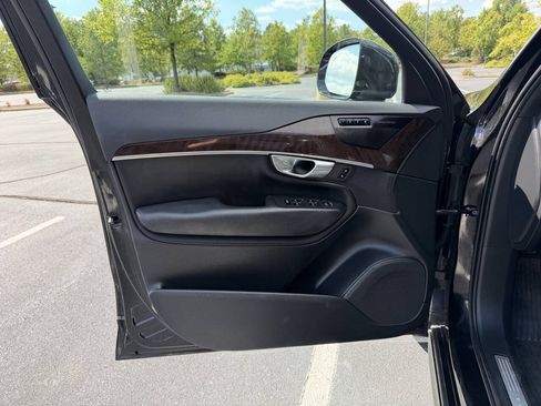 Used 2019 Volvo XC90 T5 Momentum FWD image 11