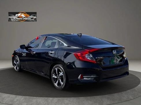 Used 2018 Honda Civic Touring image 4