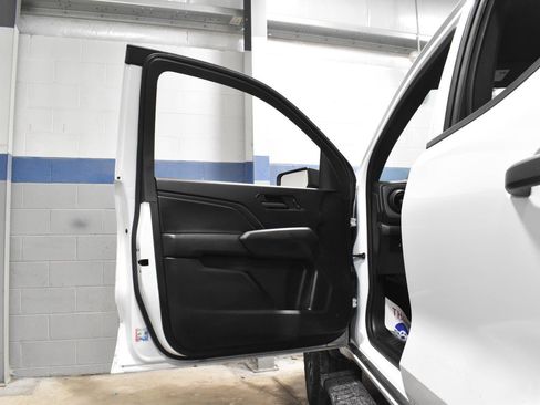 Used 2024 Chevrolet Colorado Trail Boss w/ Advanced Trailering Package image 11