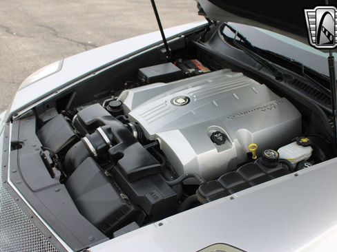Used 2005 Cadillac XLR image 25