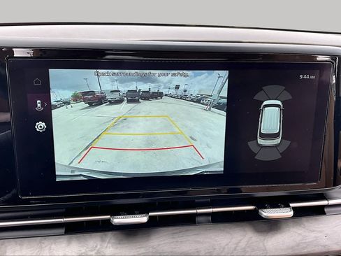 Used 2024 Kia Carnival EX FWD image 27