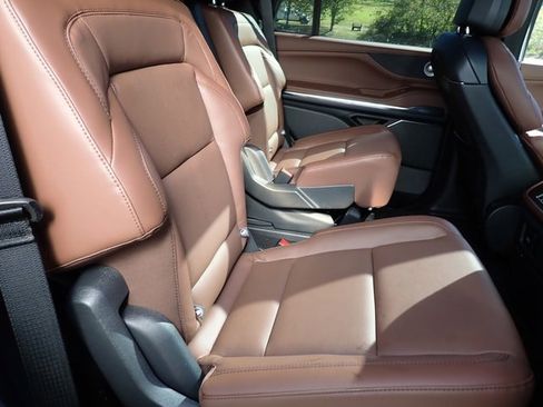 New 2025 Lincoln Navigator Reserve image 13