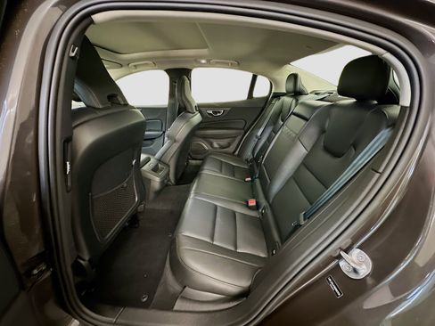 Used 2025 Volvo S60 B5 Core image 30