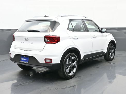Certified 2025 Hyundai Venue SEL image 4