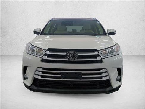 Used 2019 Toyota Highlander XLE AWD/4WD image 2