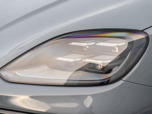 New 2026 Porsche Cayenne image 28