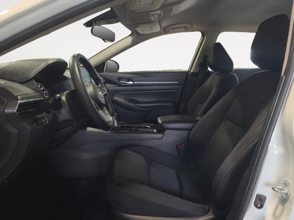 Used 2024 Nissan Altima 2.5 SV FWD image 9