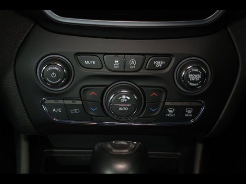 Used 2019 Jeep Cherokee Limited AWD/4WD image 28