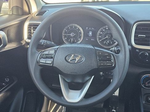 Used 2022 Hyundai Venue SE image 31