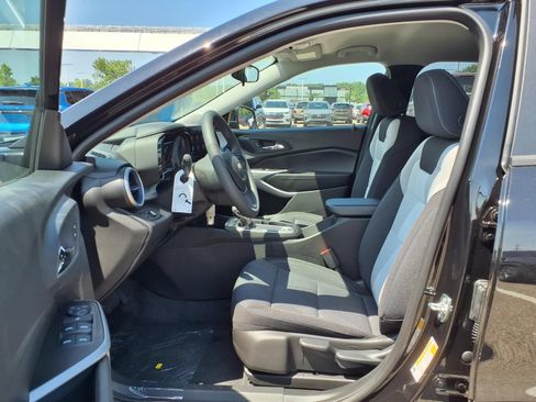 New 2026 Chevrolet Trax LS w/ LS Convenience Package FWD image 13