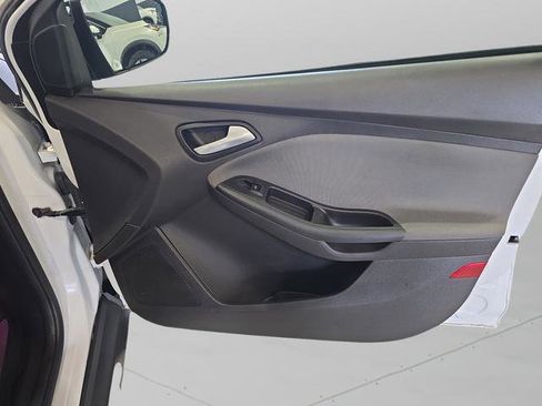 Used 2014 Ford Focus SE w/ SE Winter Package image 35