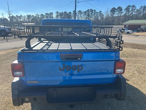 Used 2025 Jeep Gladiator Sport image 11