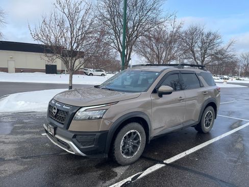 Used 2025 Nissan Pathfinder Rock Creek image 2