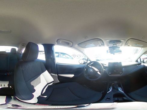 Used 2025 Toyota Corolla LE image 36