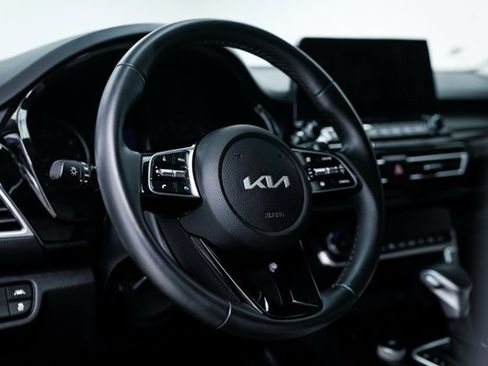 Used 2023 Kia Seltos EX image 11