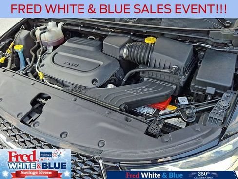Used 2024 Chrysler Pacifica Touring-L FWD image 29