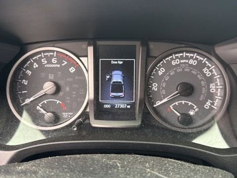 Used 2021 Toyota Tacoma TRD Sport w/ Technology Package image 6