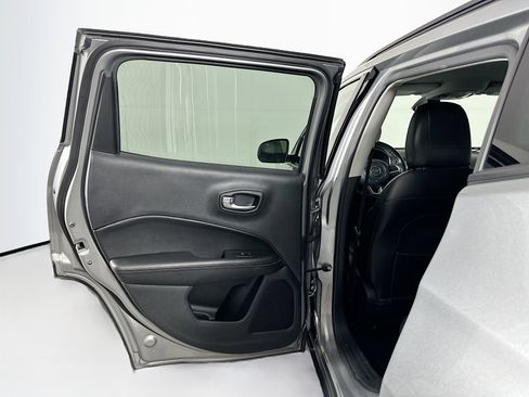 Used 2019 Jeep Compass Latitude w/ Popular Equipment Group image 24