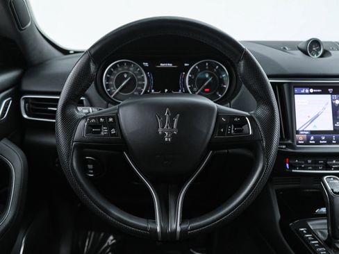 Certified 2023 Maserati Levante GT image 18