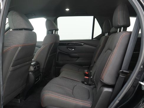 Used 2025 Honda Pilot Sport image 15