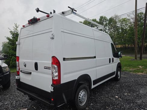 New 2025 RAM ProMaster 2500 w/ Convenience Group FWD image 17