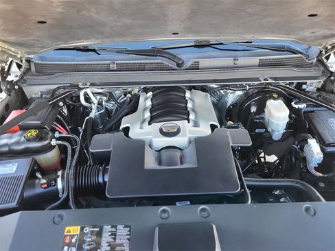 Used 2016 Cadillac Escalade Luxury image 25