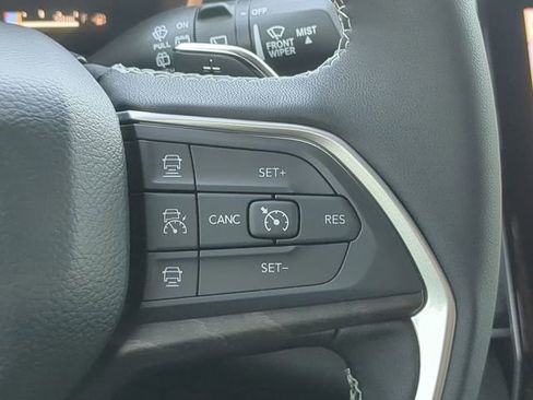 New 2025 Jeep Grand Cherokee Limited w/ Black Appearance Package RWD image 32