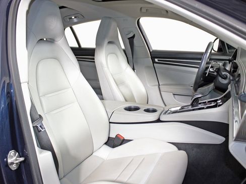 Used 2023 Porsche Panamera 4 Platinum Edition w/ Assistance Package image 38